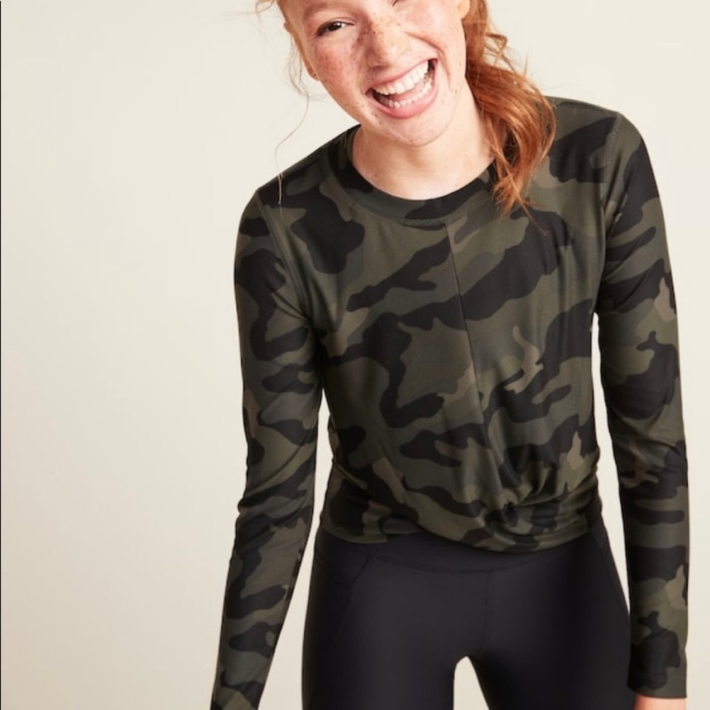 NWOT Old Navy Active twist-front camo top